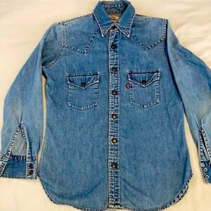 Levi’s Levi Strauss & Co. XS. Shirt For women